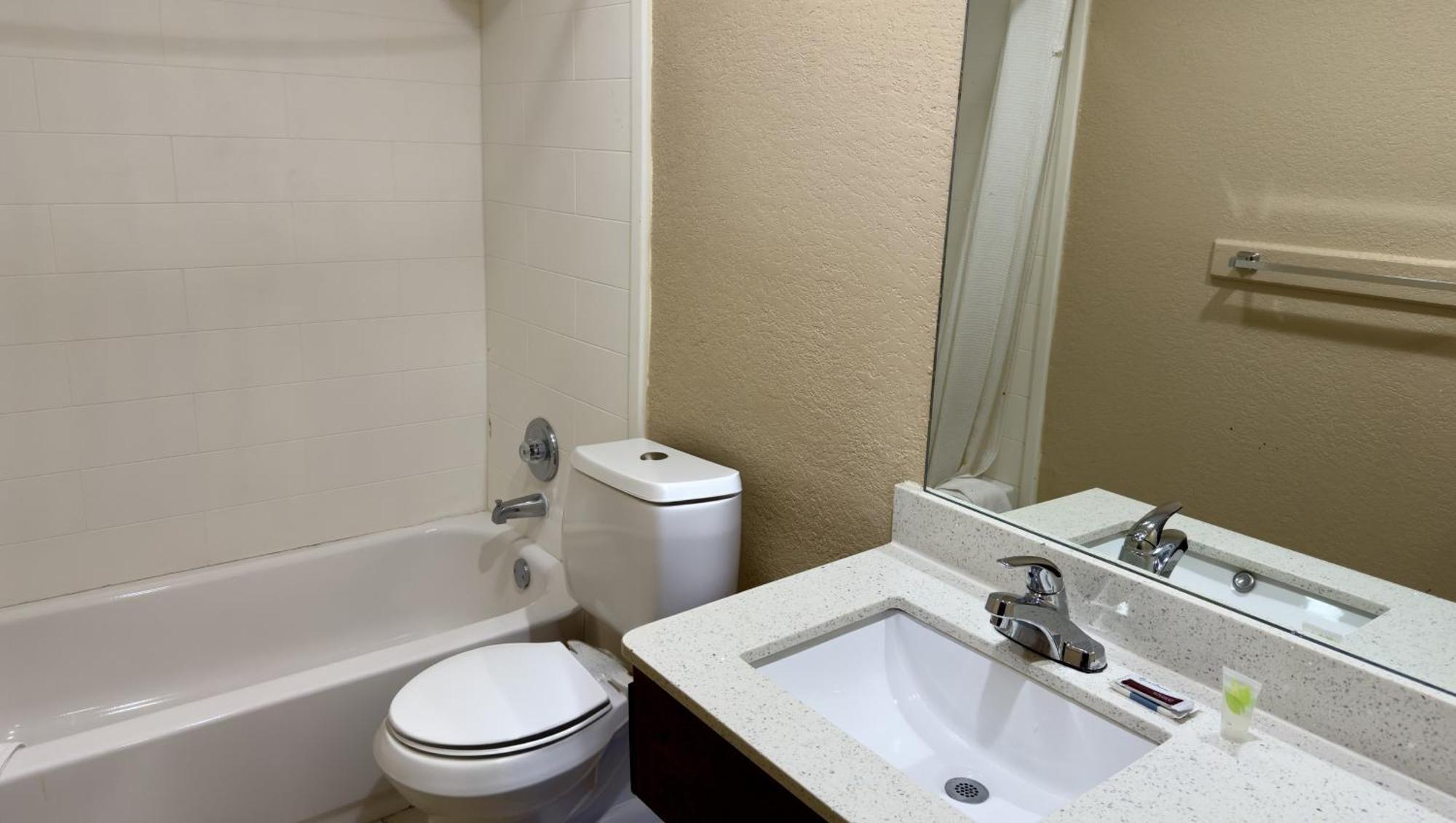 Regency Inn Hondo Екстериор снимка