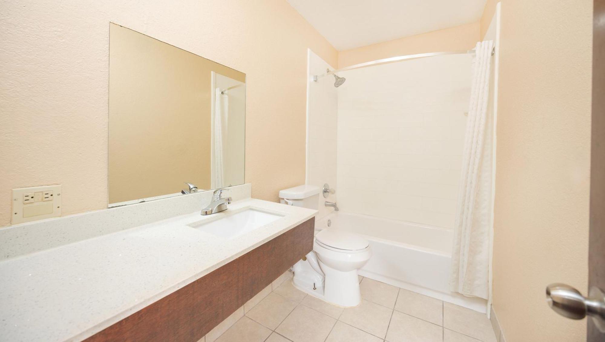 Regency Inn Hondo Екстериор снимка