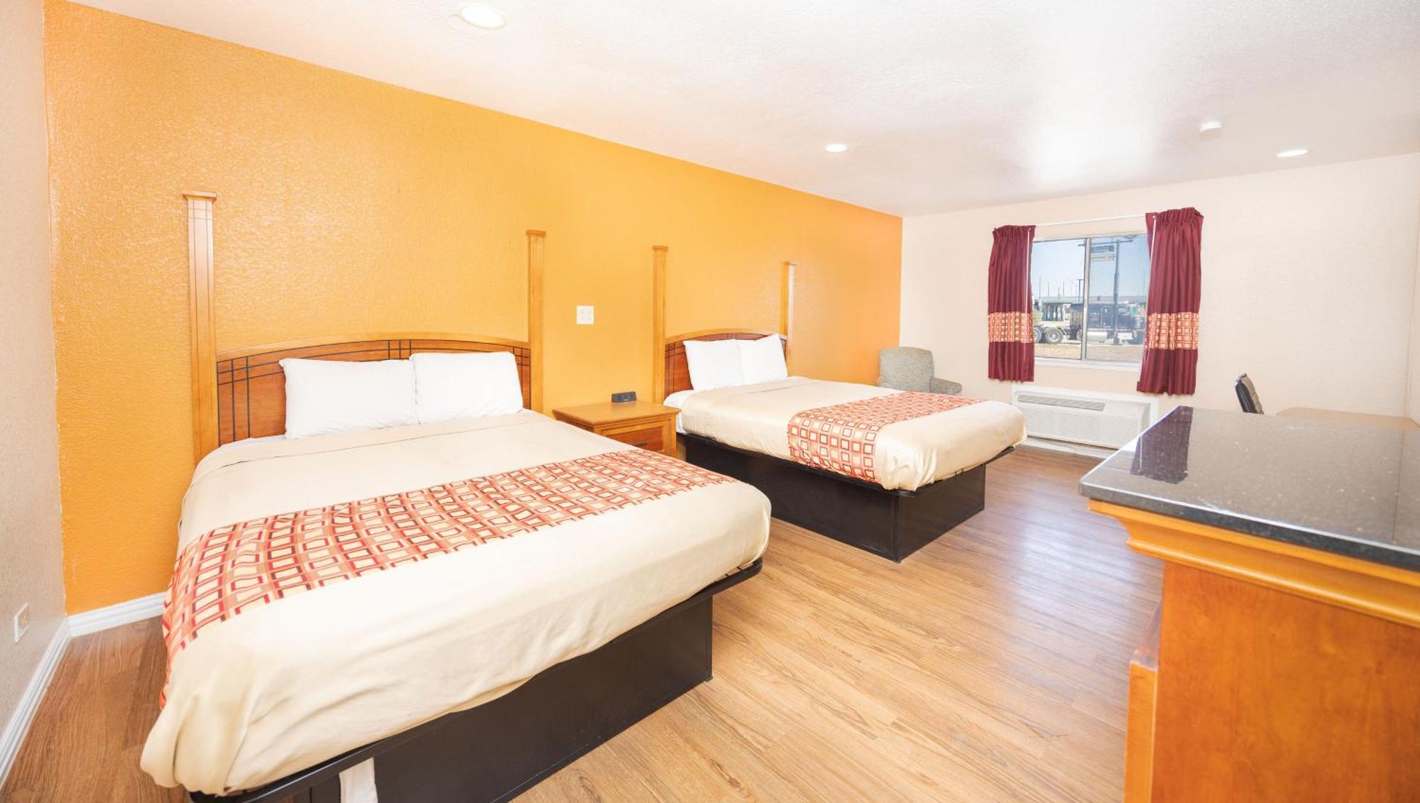 Regency Inn Hondo Екстериор снимка